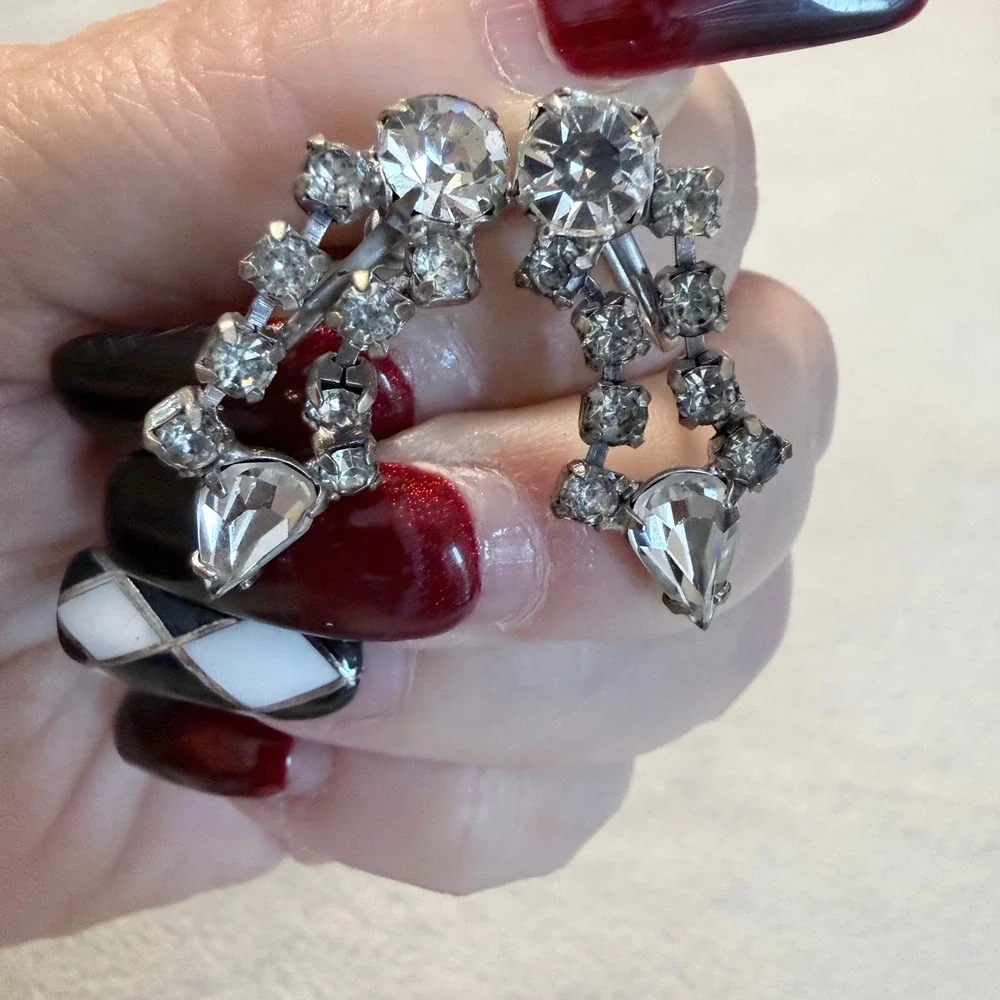 Vintage Rhinestone Dangle Screw Back Earrings Clear Crystal‎ Silver Tone